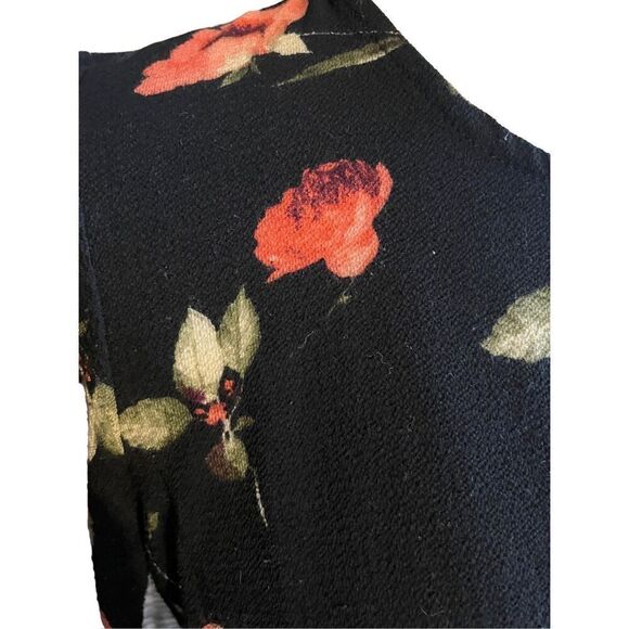 Rewind Black With Floral Design Short Sleeve Blouse Size Medium - Picture 5 of 8